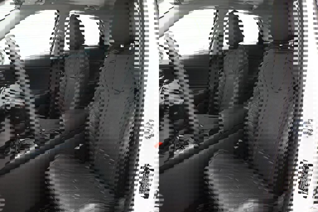 Used 2023 Hyundai Elantra Limited image 15