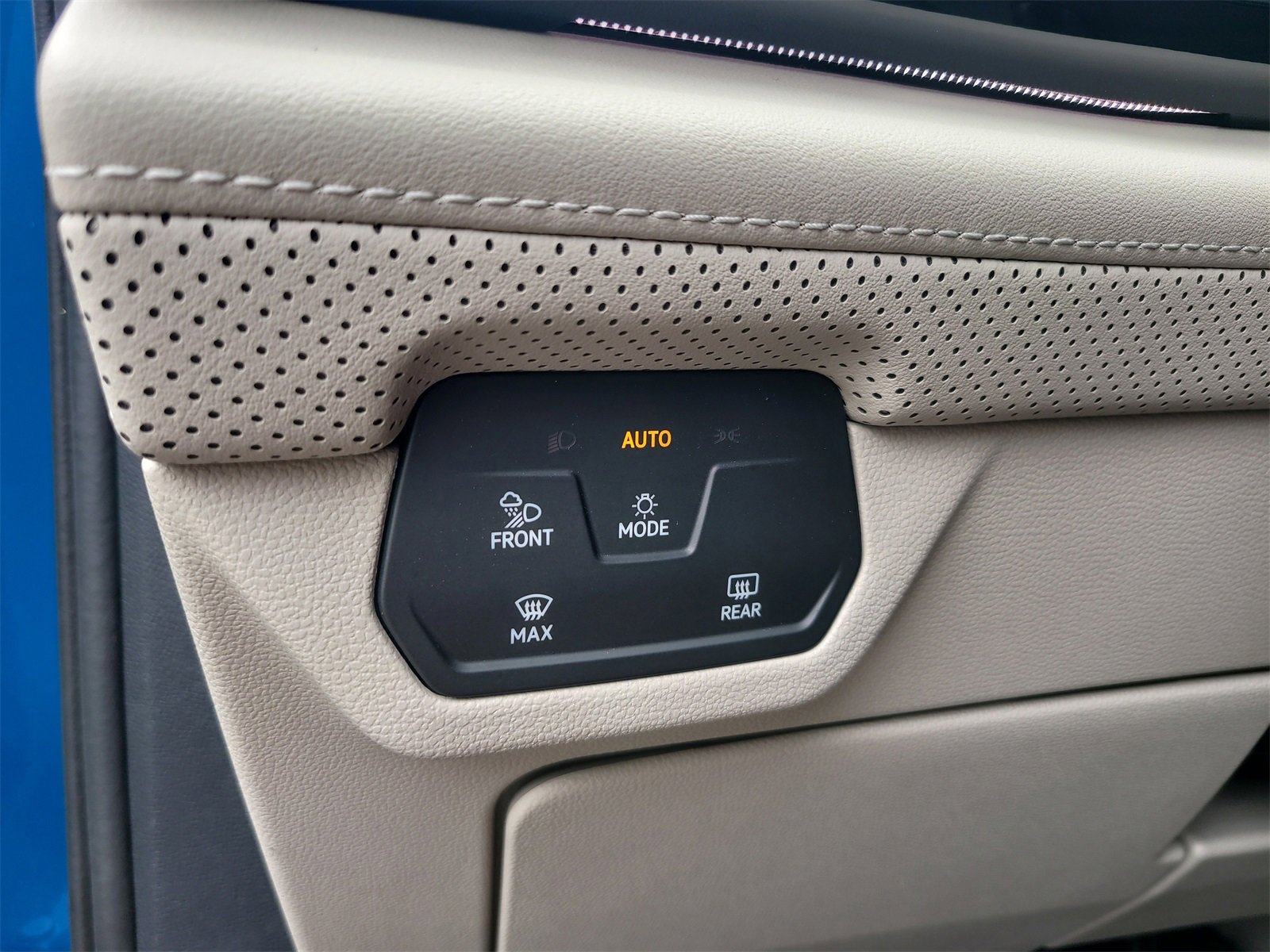 Certified 2025 Volkswagen Atlas SEL image 34