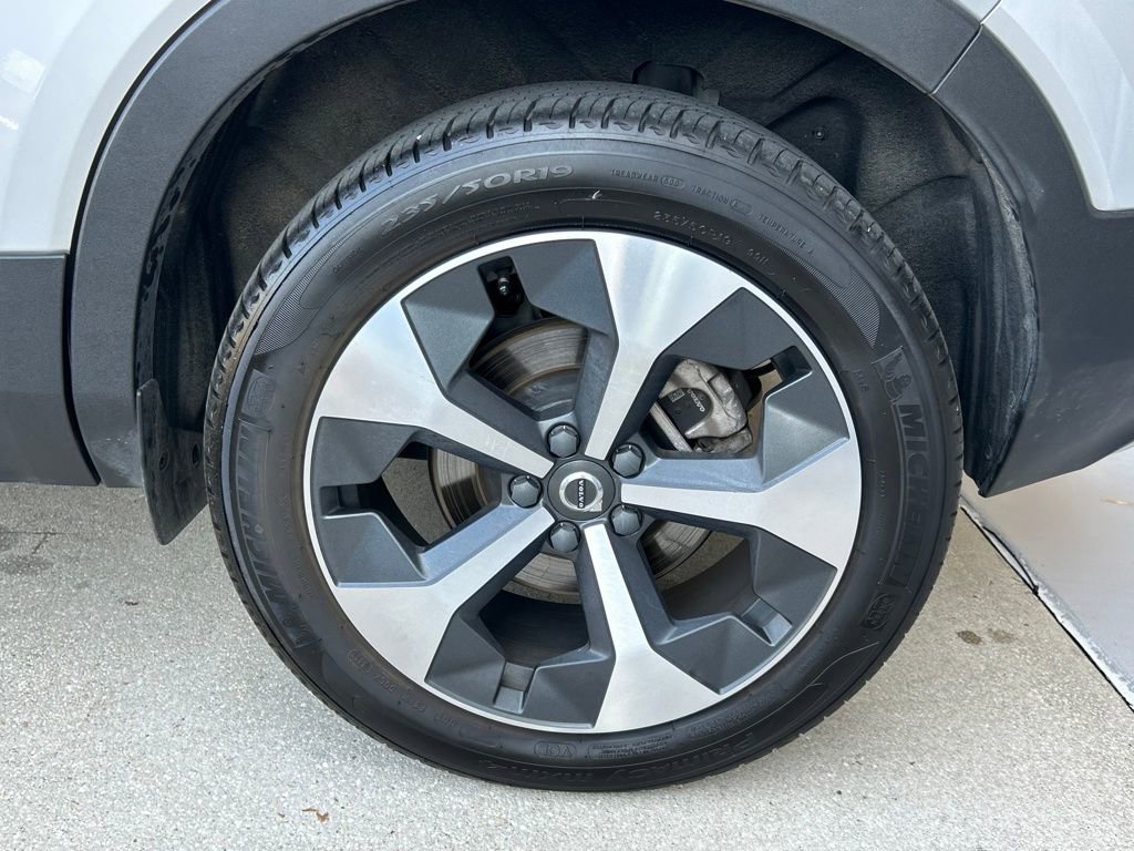 Used 2023 Volvo XC40 B5 Plus image 58