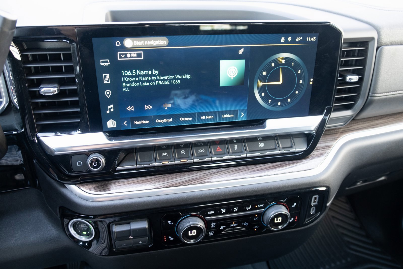 Used 2025 Chevrolet Silverado 1500 LT image 3