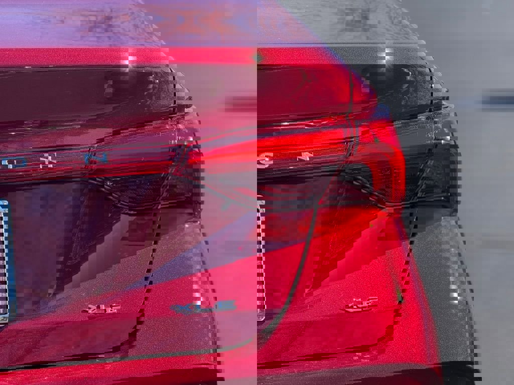 Used 2019 Toyota Avalon XLE w/ Moonroof Package image 16