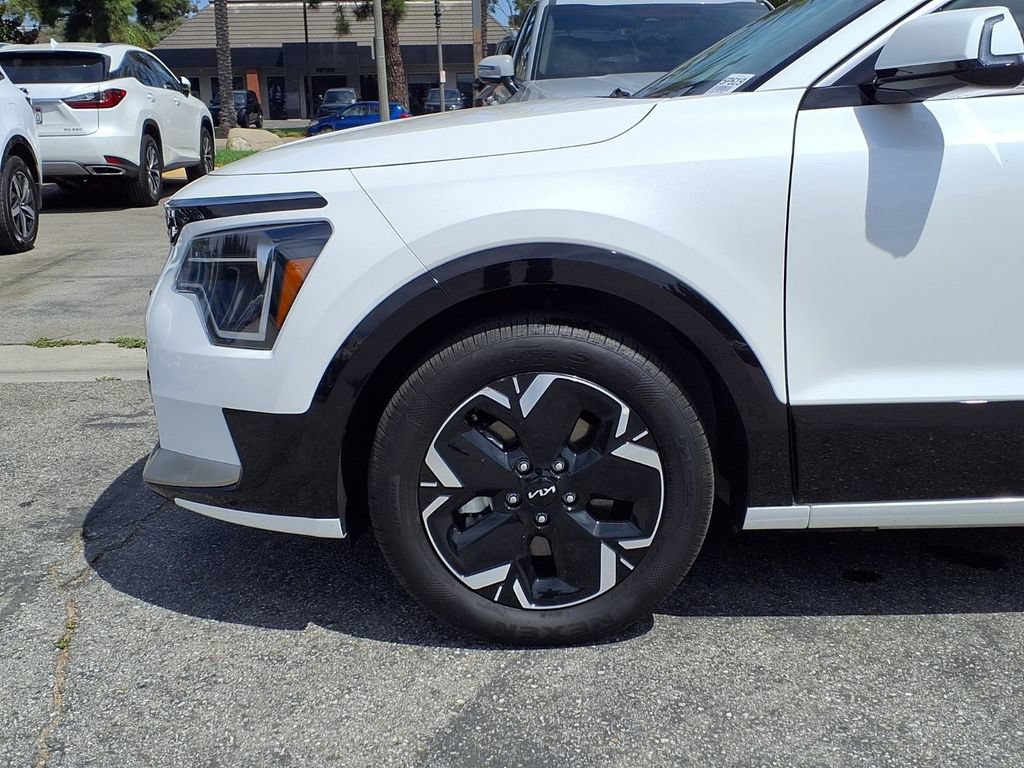 Certified 2024 Kia Niro Wind FWD image 13