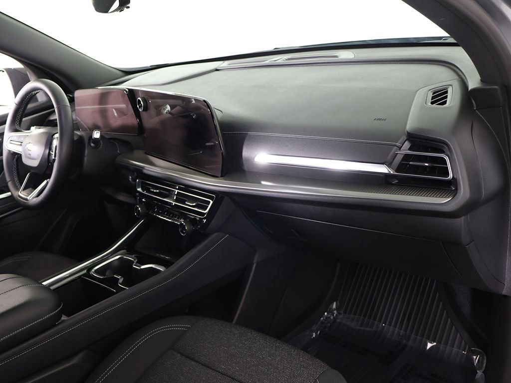 Used 2026 Chevrolet Traverse LT w/ Driver Confidence Package image 29