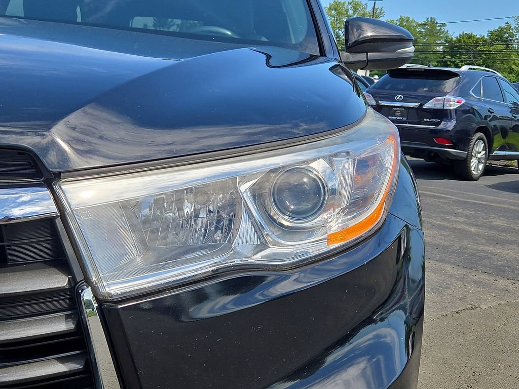 Used 2014 Toyota Highlander LE AWD/4WD image 10