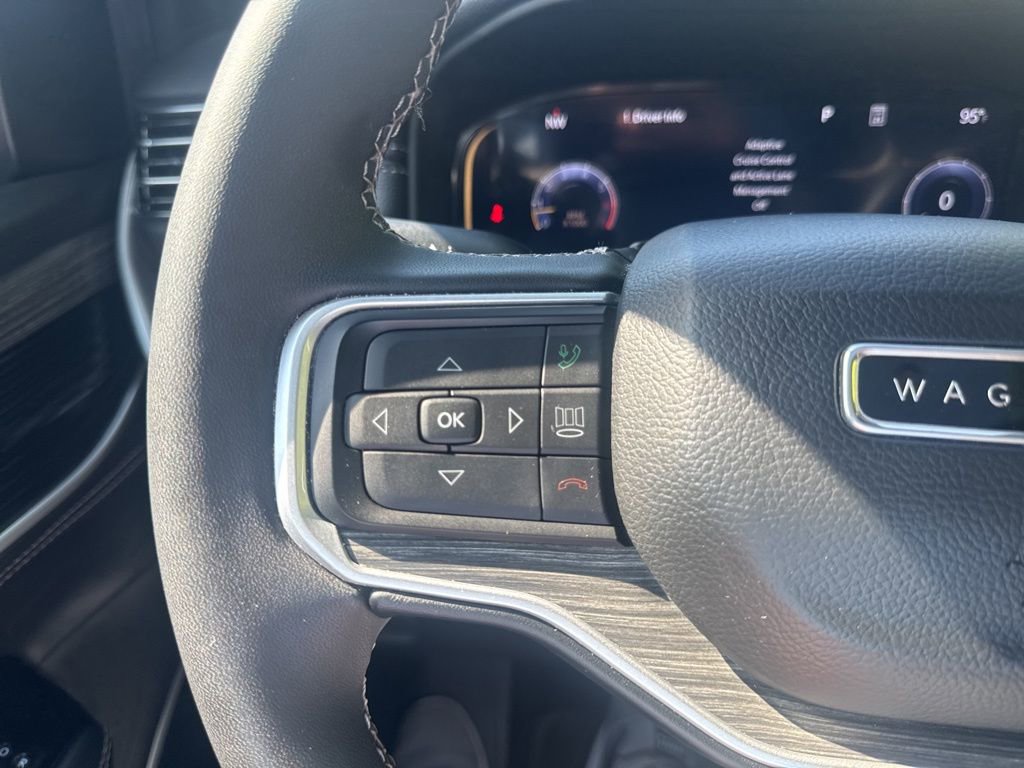 Used 2023 Jeep Wagoneer L Series III w/ Premium Group I image 18