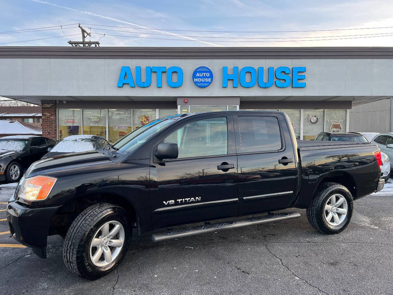 Used 2014 Nissan Titan SV w/ SV Value Truck Package image 7