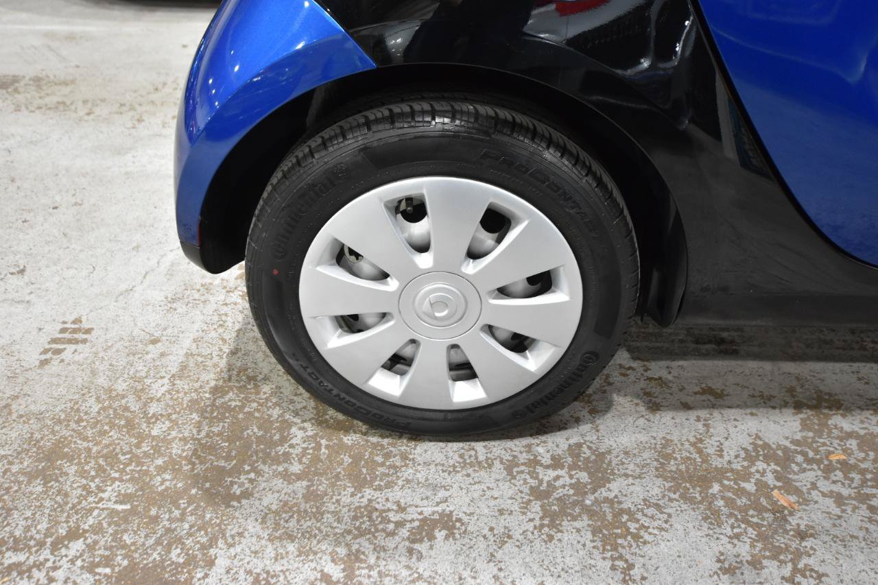 Used 2016 smart fortwo pure RWD image 32