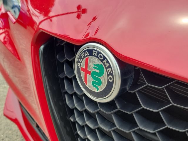 Used 2022 Alfa Romeo Giulia Veloce AWD/4WD image 8
