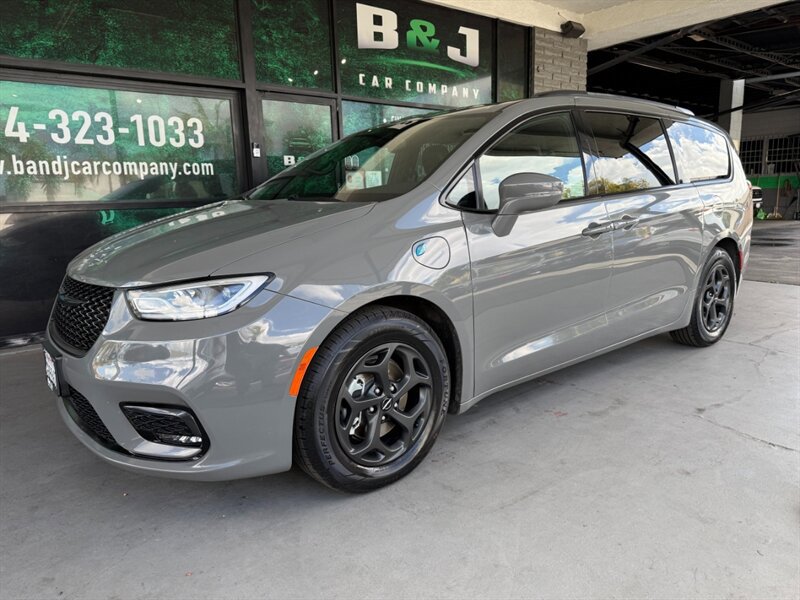 Used 2021 Chrysler Pacifica Limited w/ S Appearance Package