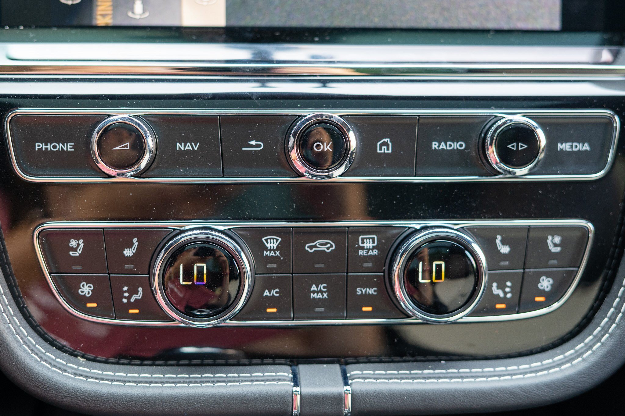 New 2026 Bentley Bentayga AWD/4WD image 17