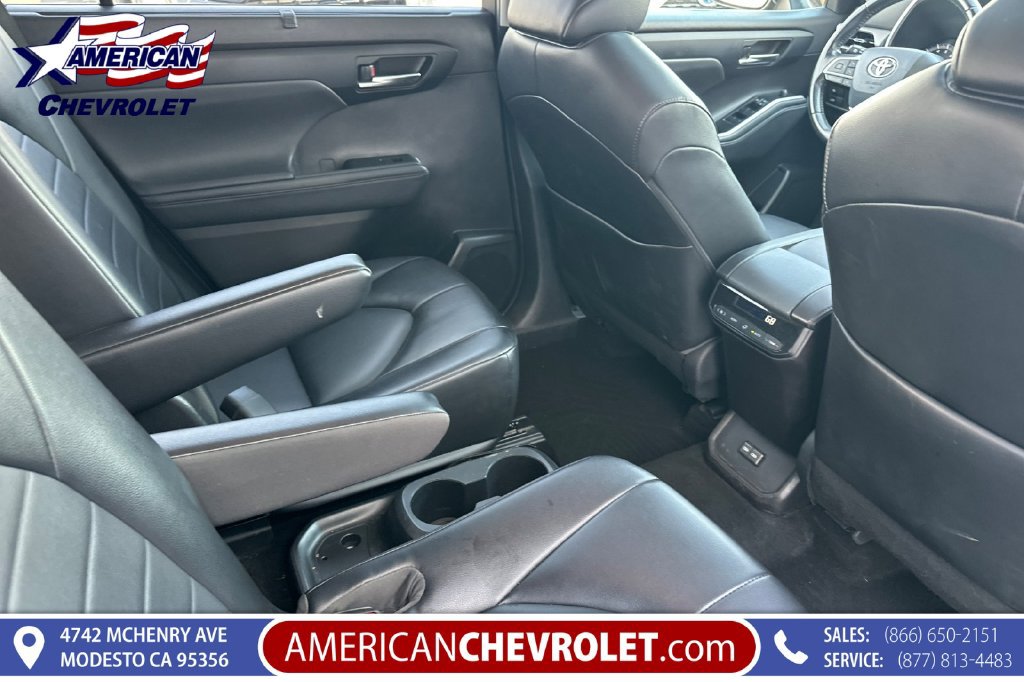 Used 2022 Toyota Highlander XLE AWD/4WD image 21
