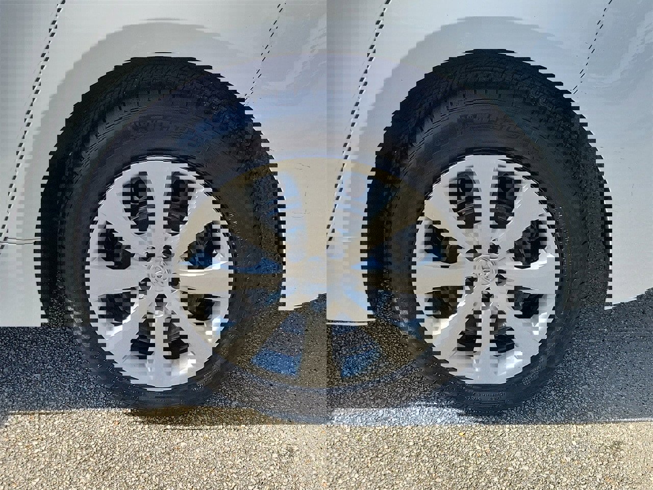 Used 2023 Toyota Corolla LE image 5