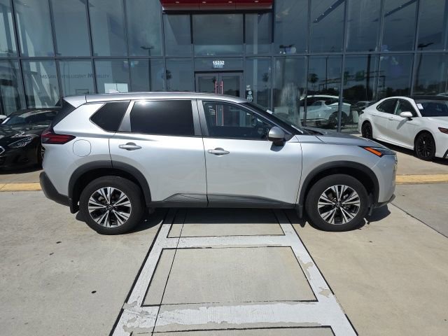 Used 2023 Nissan Rogue SV image 3