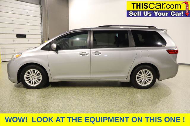 Used 2017 Toyota Sienna XLE Premium image 4