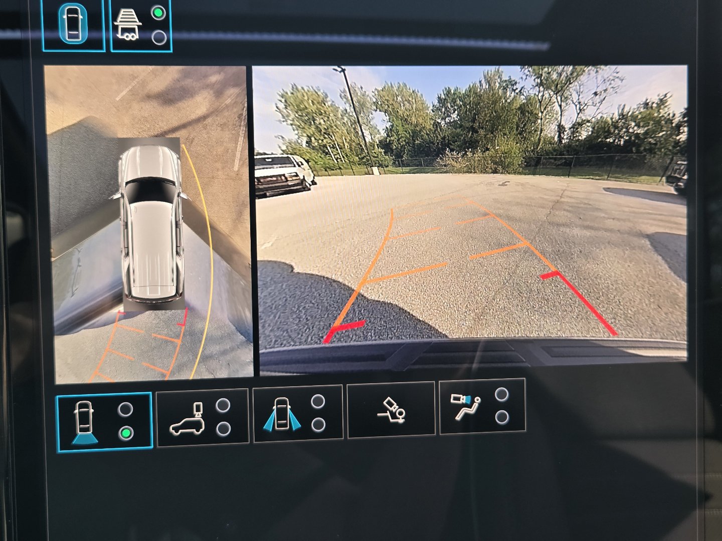 New 2026 GMC Yukon Denali Ultimate w/ LPO, Floor Liner Package AWD/4WD image 9