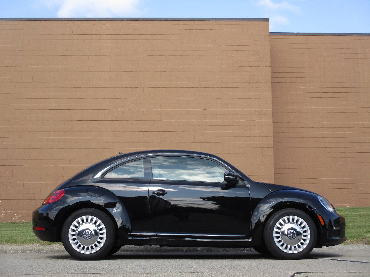 Used 2015 Volkswagen Beetle 1.8T FWD image 54