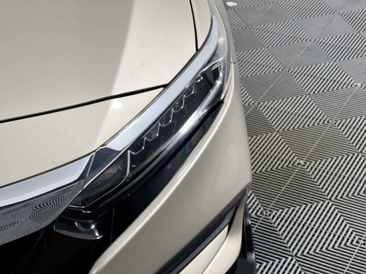 Used 2018 Honda Accord LX image 9