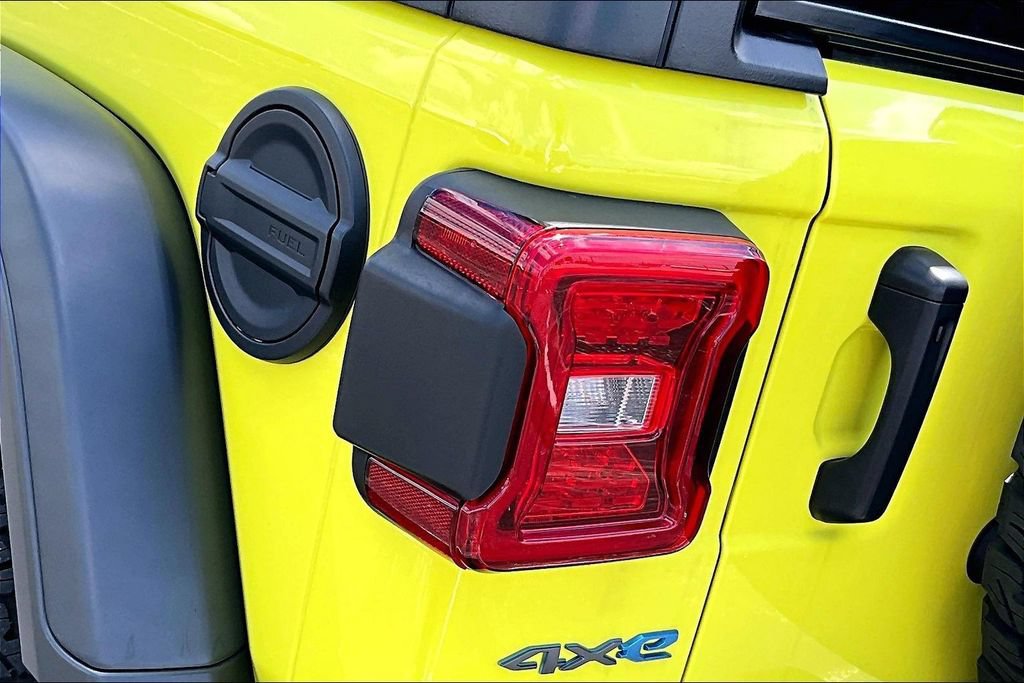 Used 2024 Jeep Wrangler Unlimited Rubicon 4xe AWD/4WD image 29