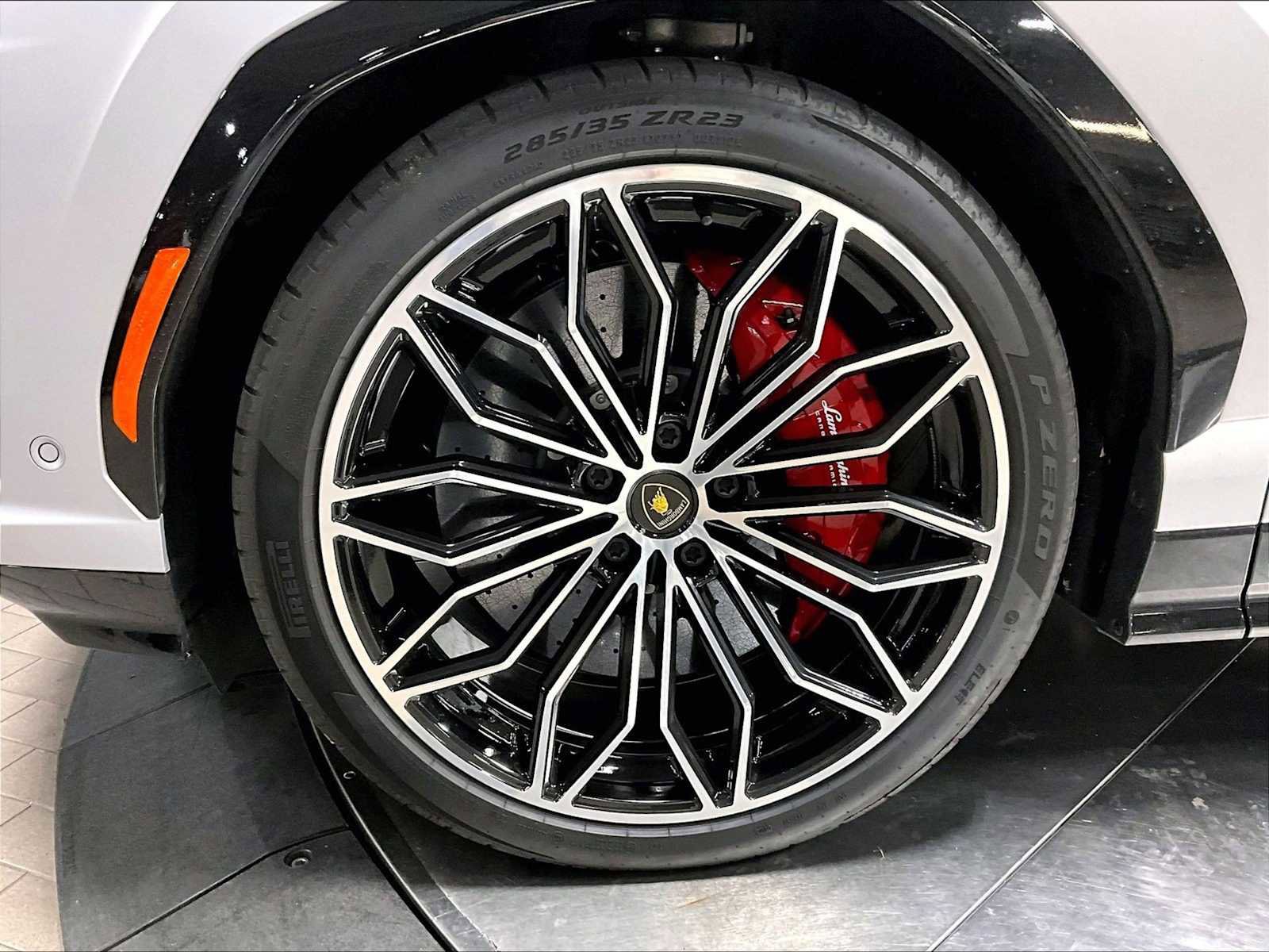 Used 2025 Lamborghini Urus SE image 14