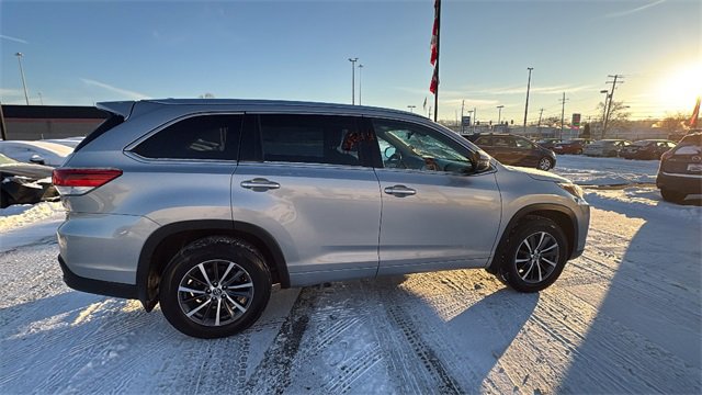 Used 2017 Toyota Highlander XLE image 6