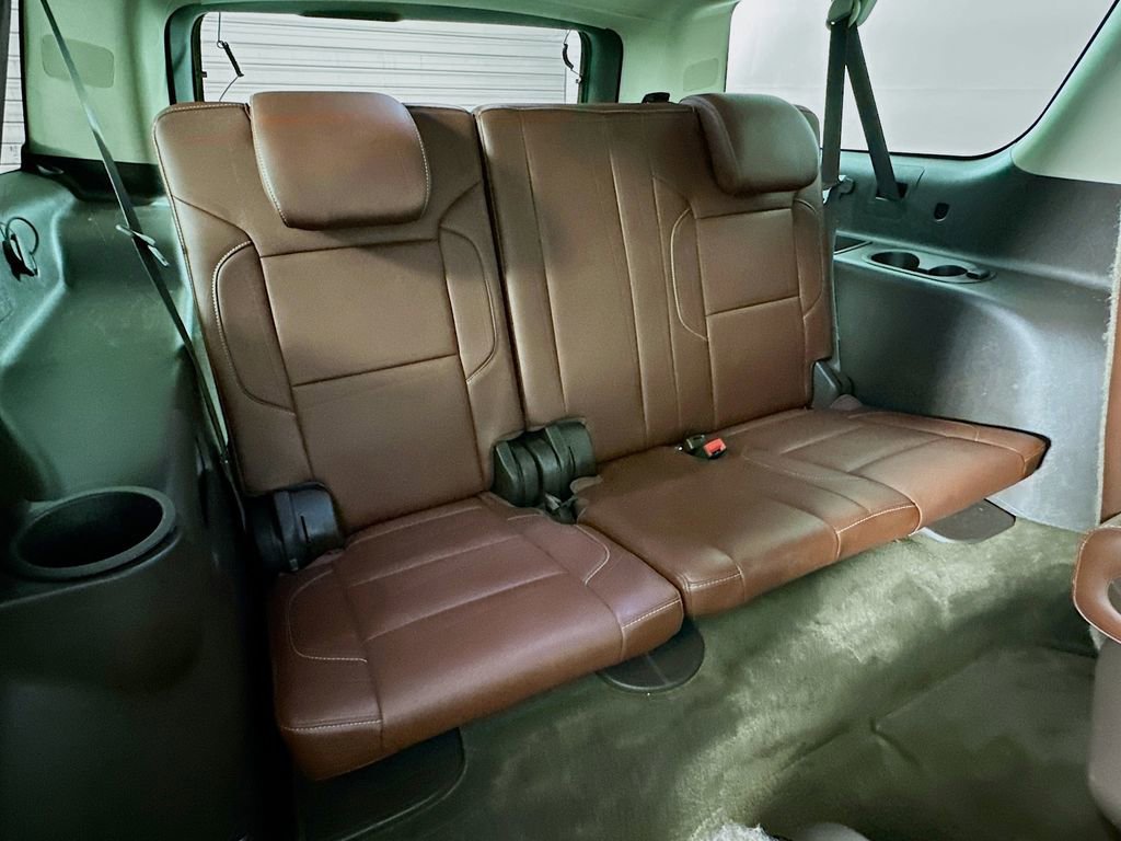Used 2015 Chevrolet Suburban LTZ RWD image 30