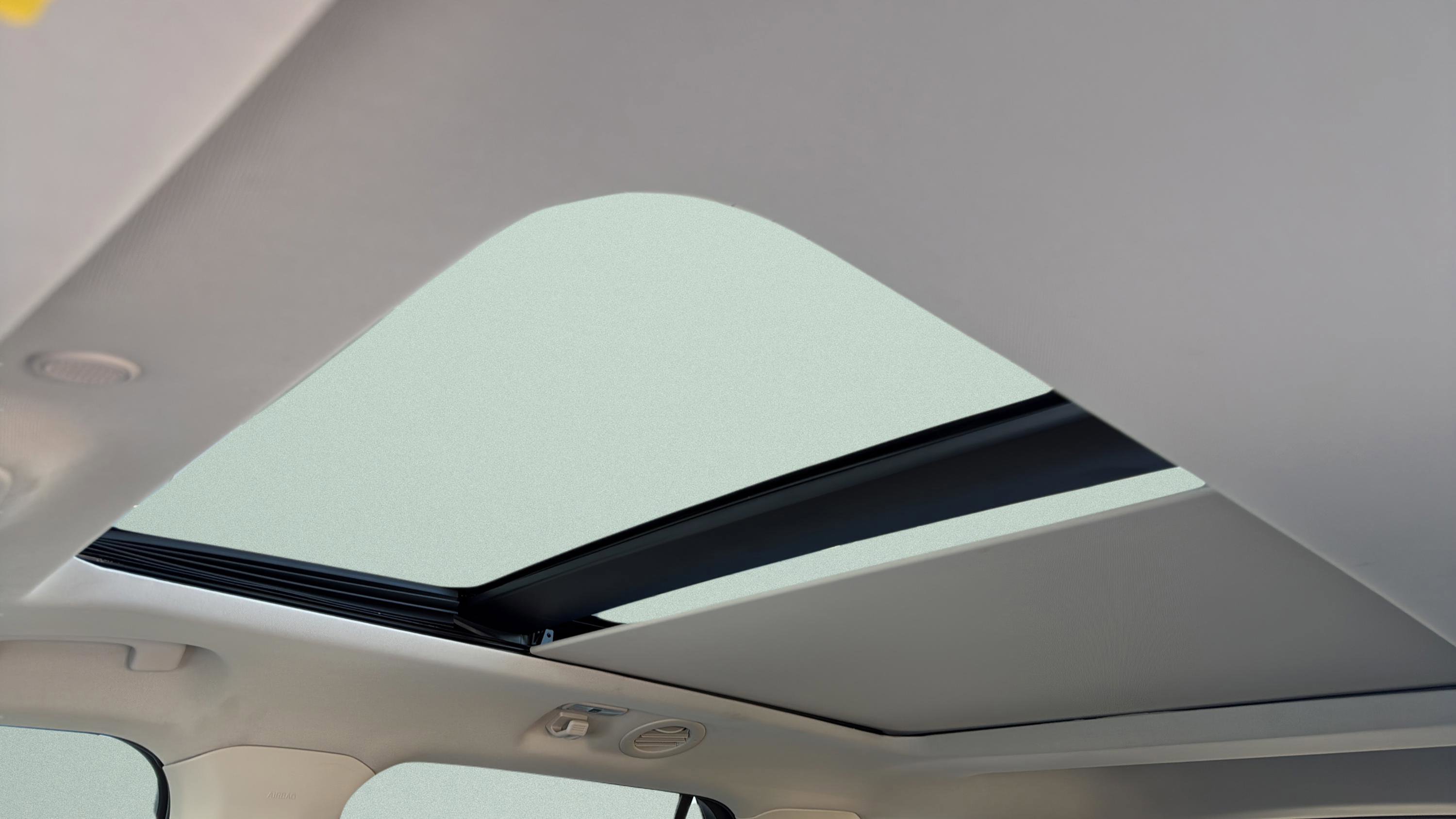 Used 2020 Ford Explorer Platinum w/ Premium Technology Package image 29