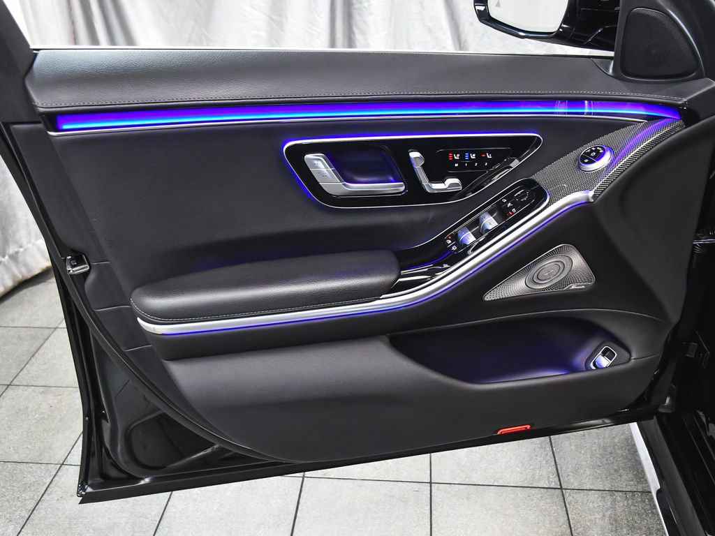Used 2022 Mercedes-Benz S 500 4MATIC w/ AMG Line Package image 9