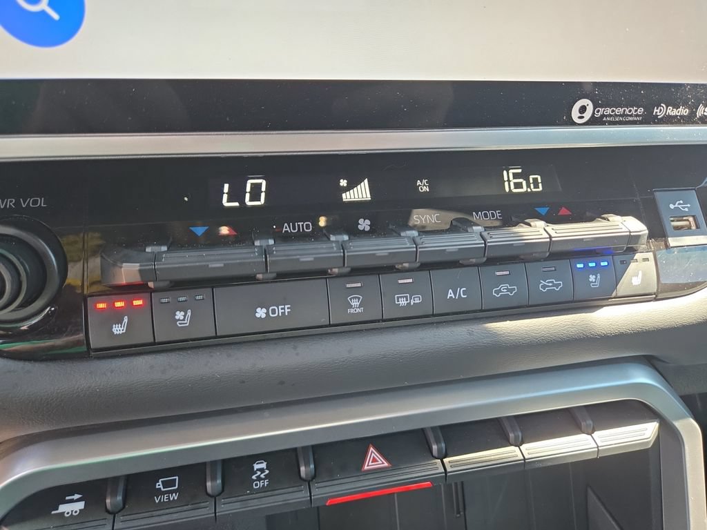 Used 2022 Toyota Tundra Platinum AWD/4WD image 34