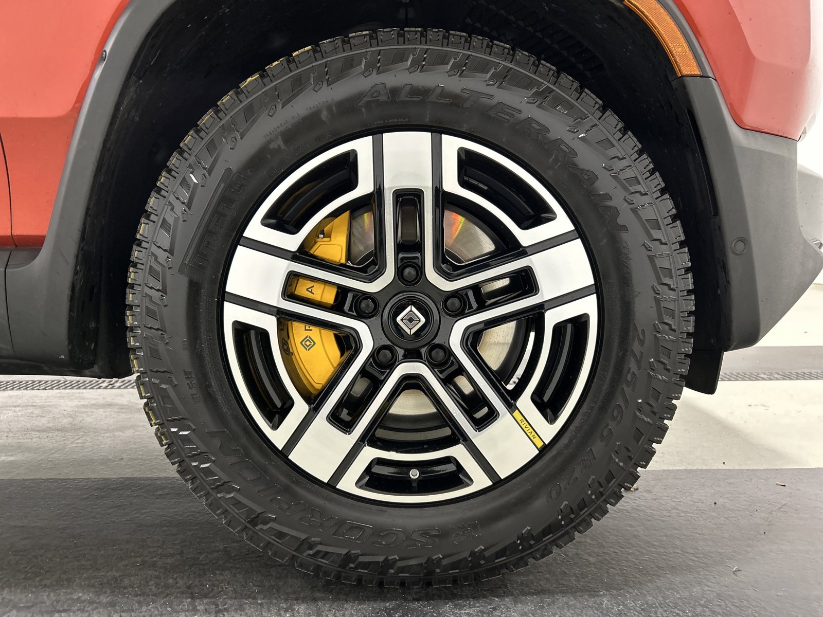 Used 2023 Rivian R1S Launch Edition image 11