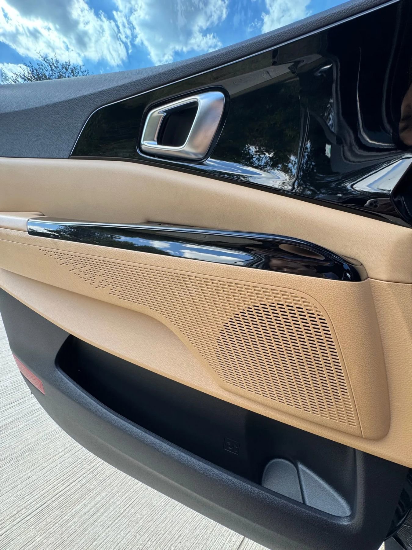 Used 2024 Kia Carnival EX image 41