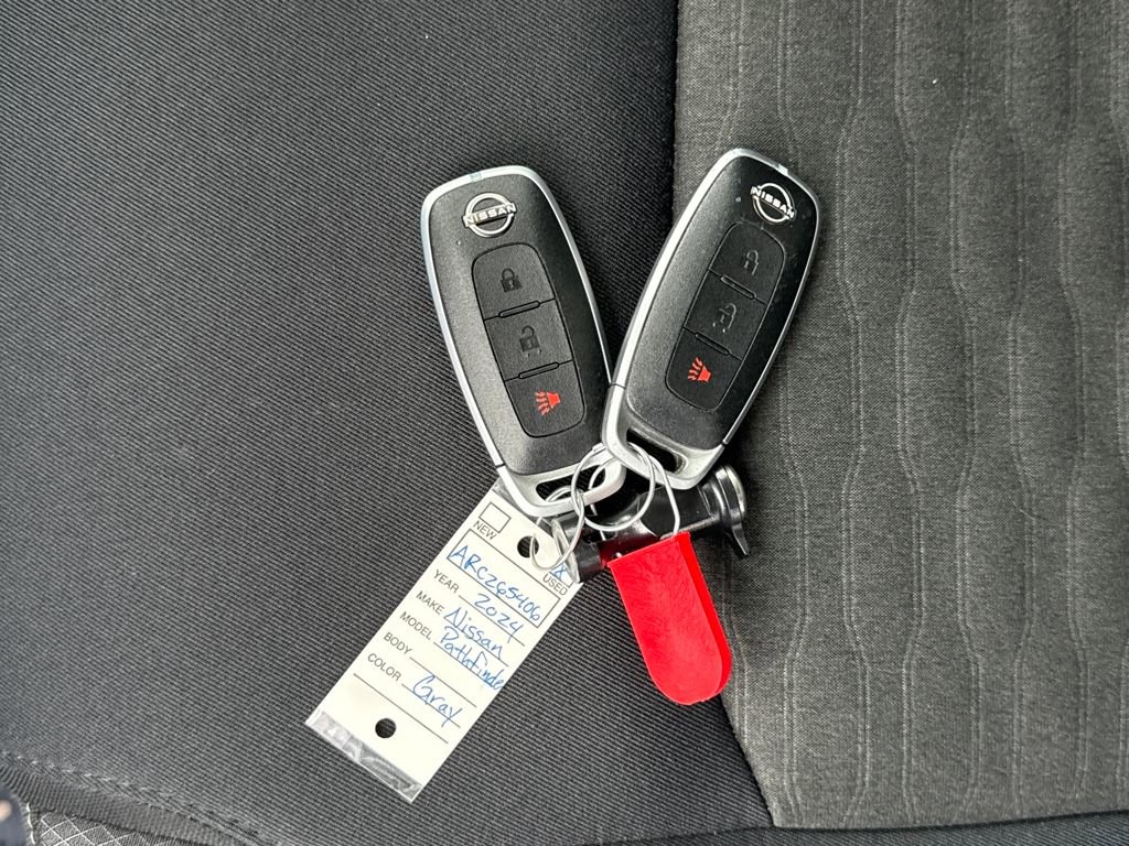 Used 2024 Nissan Pathfinder S image 28