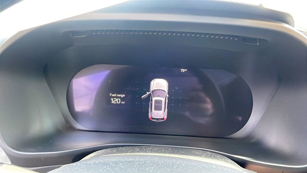 Used 2025 Volvo XC40 B5 Plus image 25