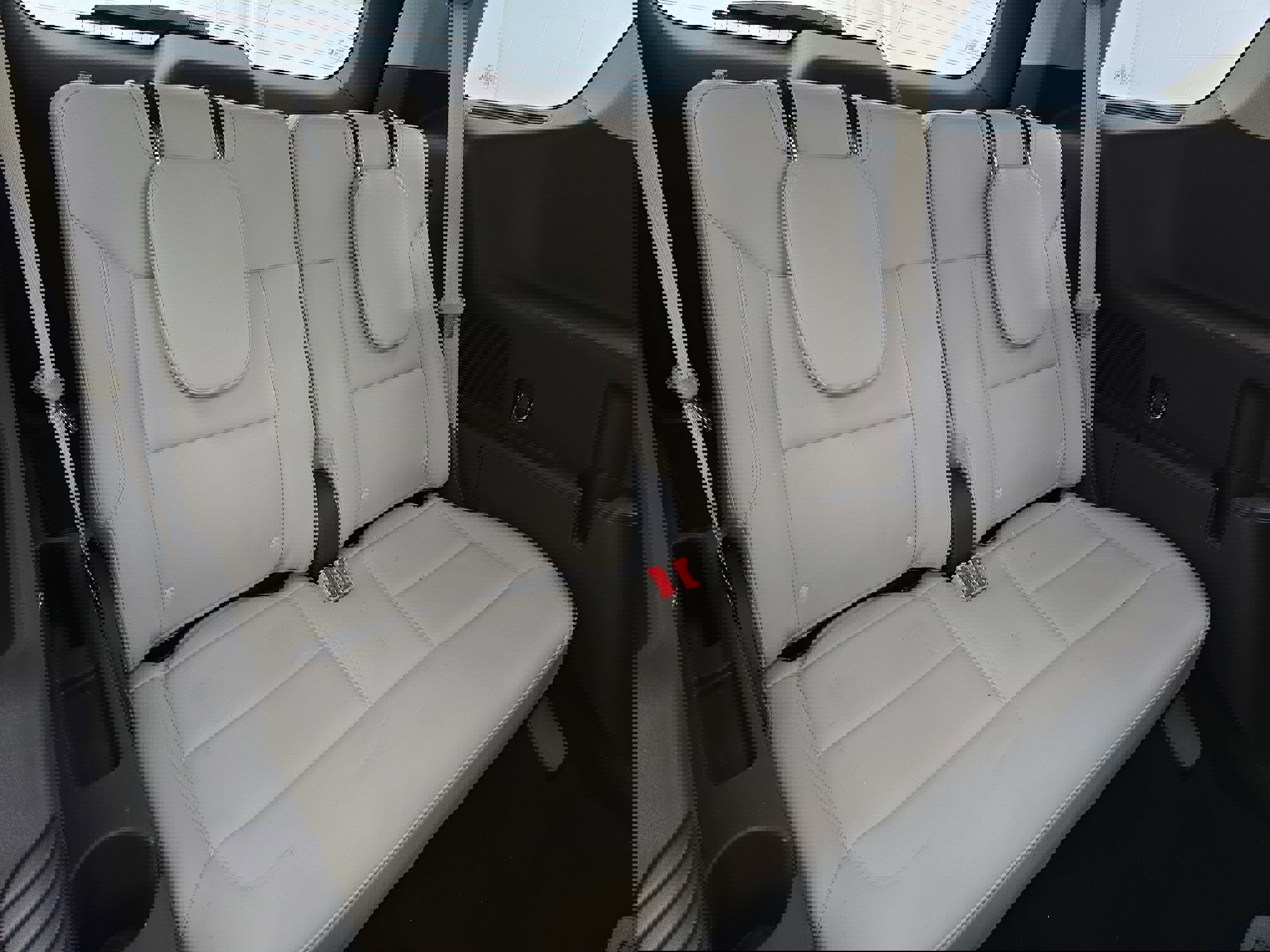 Used 2020 Ford Explorer Platinum w/ Premium Technology Package image 12