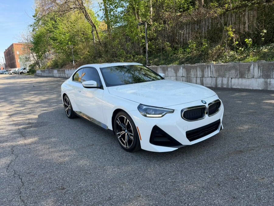 Used 2022 BMW 230i Coupe w/ M Sport Package RWD image 2