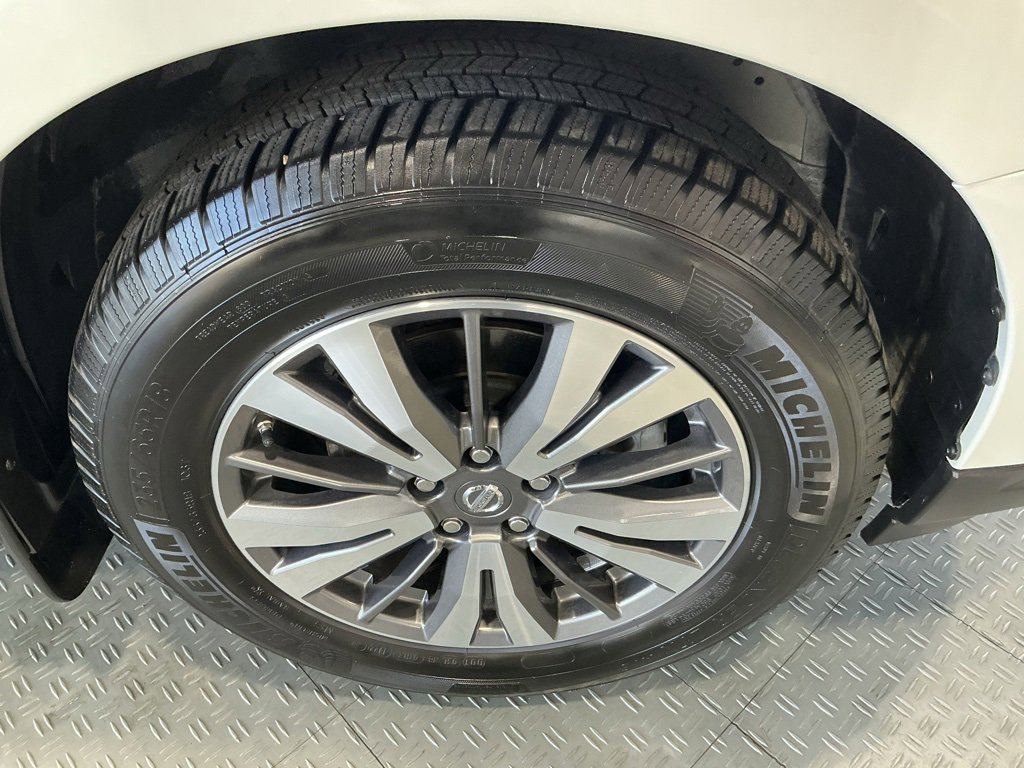 Used 2018 Nissan Pathfinder SV image 34