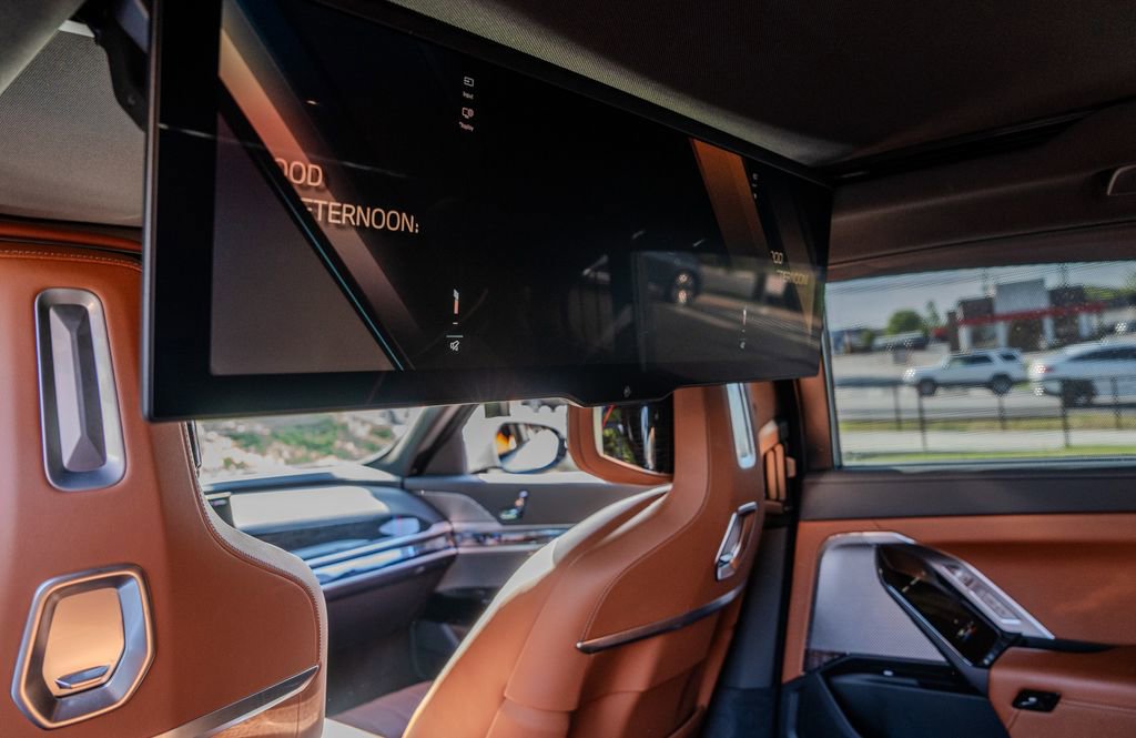 Used 2024 BMW i7 xDrive60 image 22