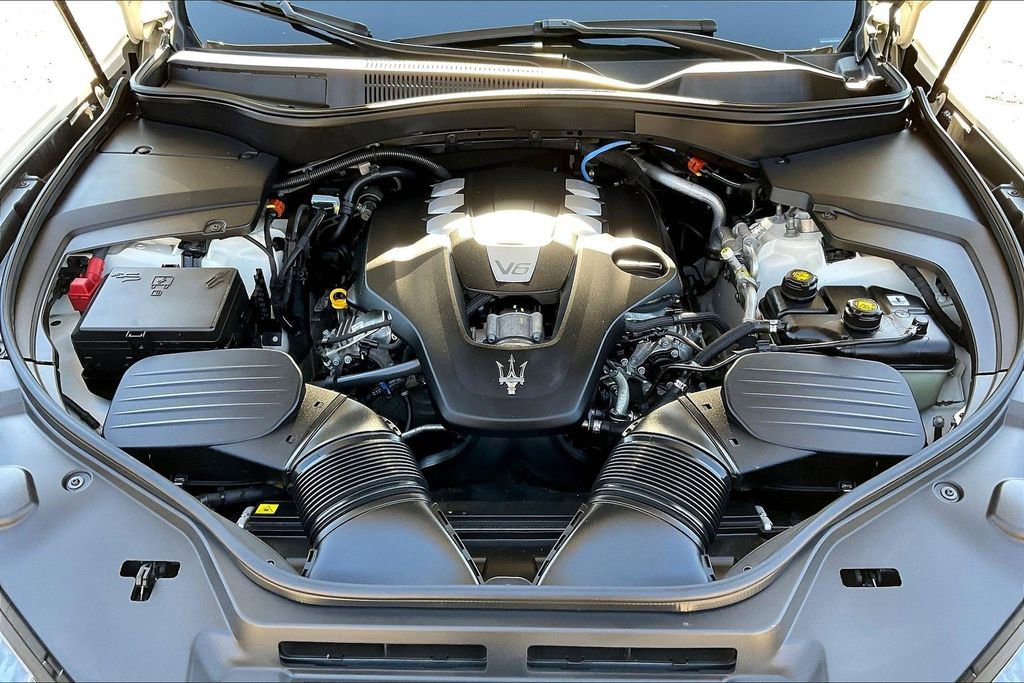 Used 2023 Maserati Levante GT image 30