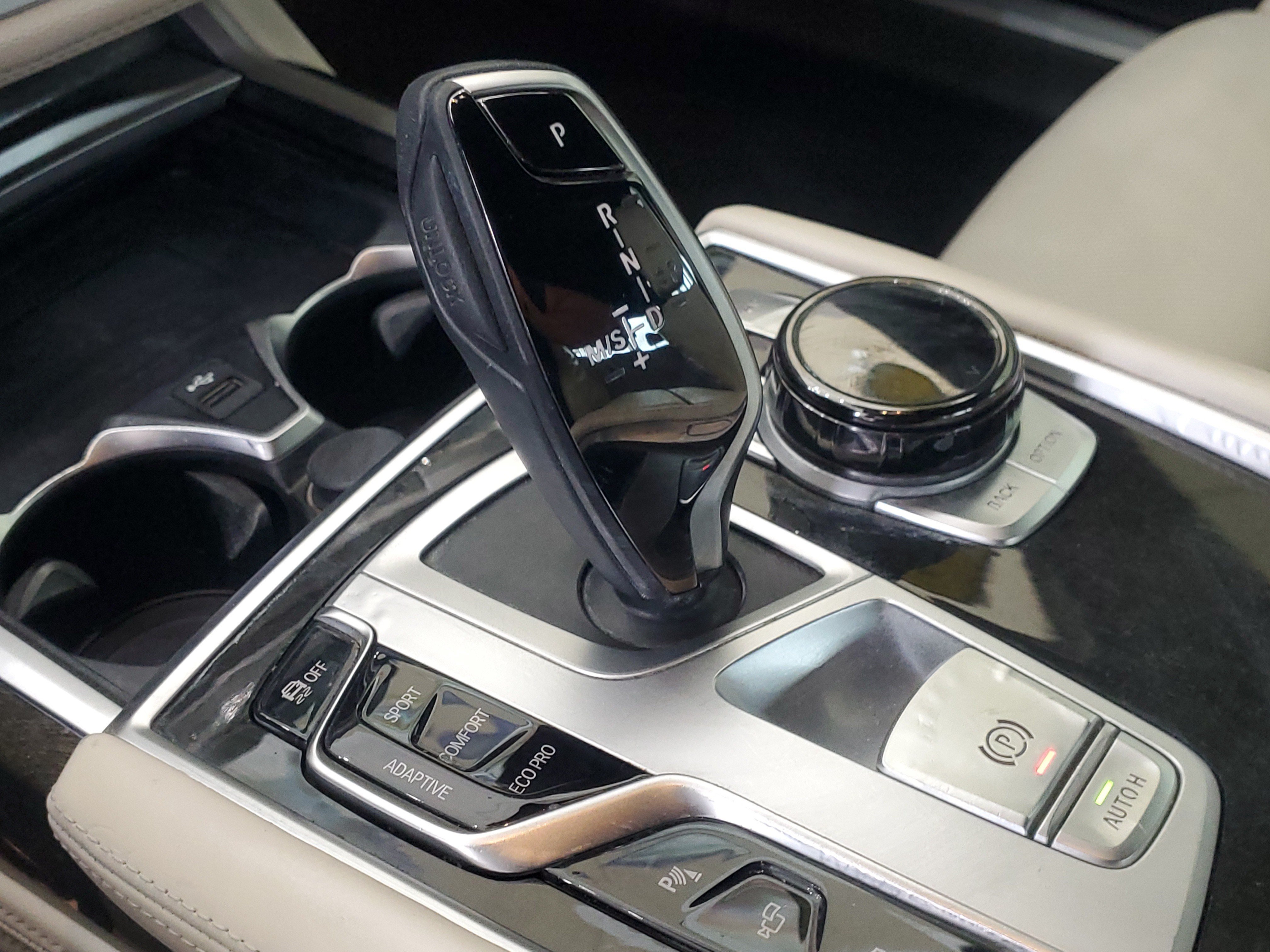 Used 2022 BMW 750Li xDrive AWD/4WD image 28