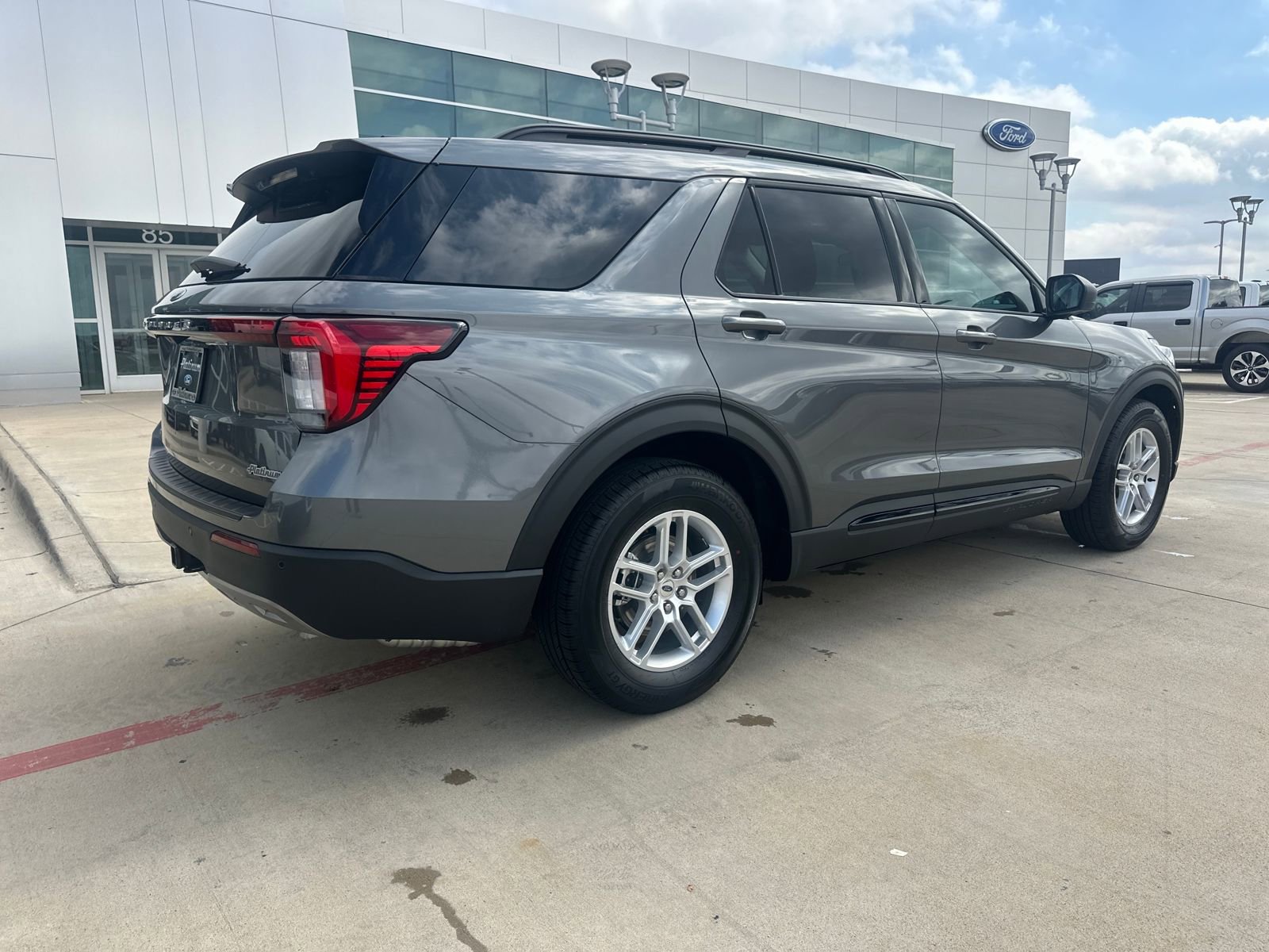 New 2026 Ford Explorer Active w/ Active Comfort Package image 5