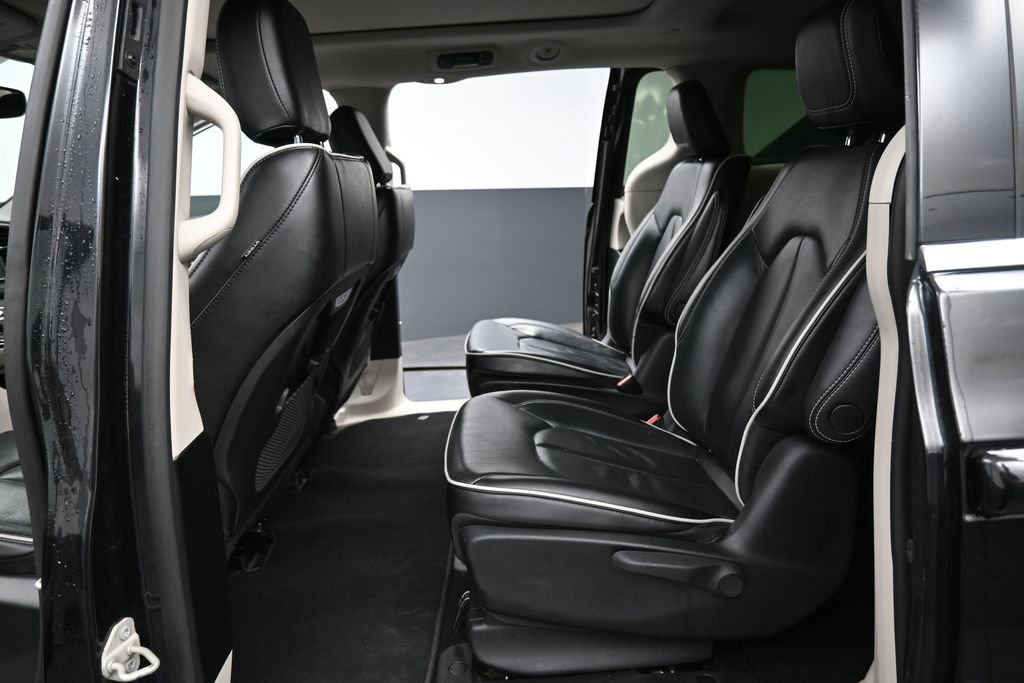 Used 2023 Chrysler Pacifica Limited FWD image 26