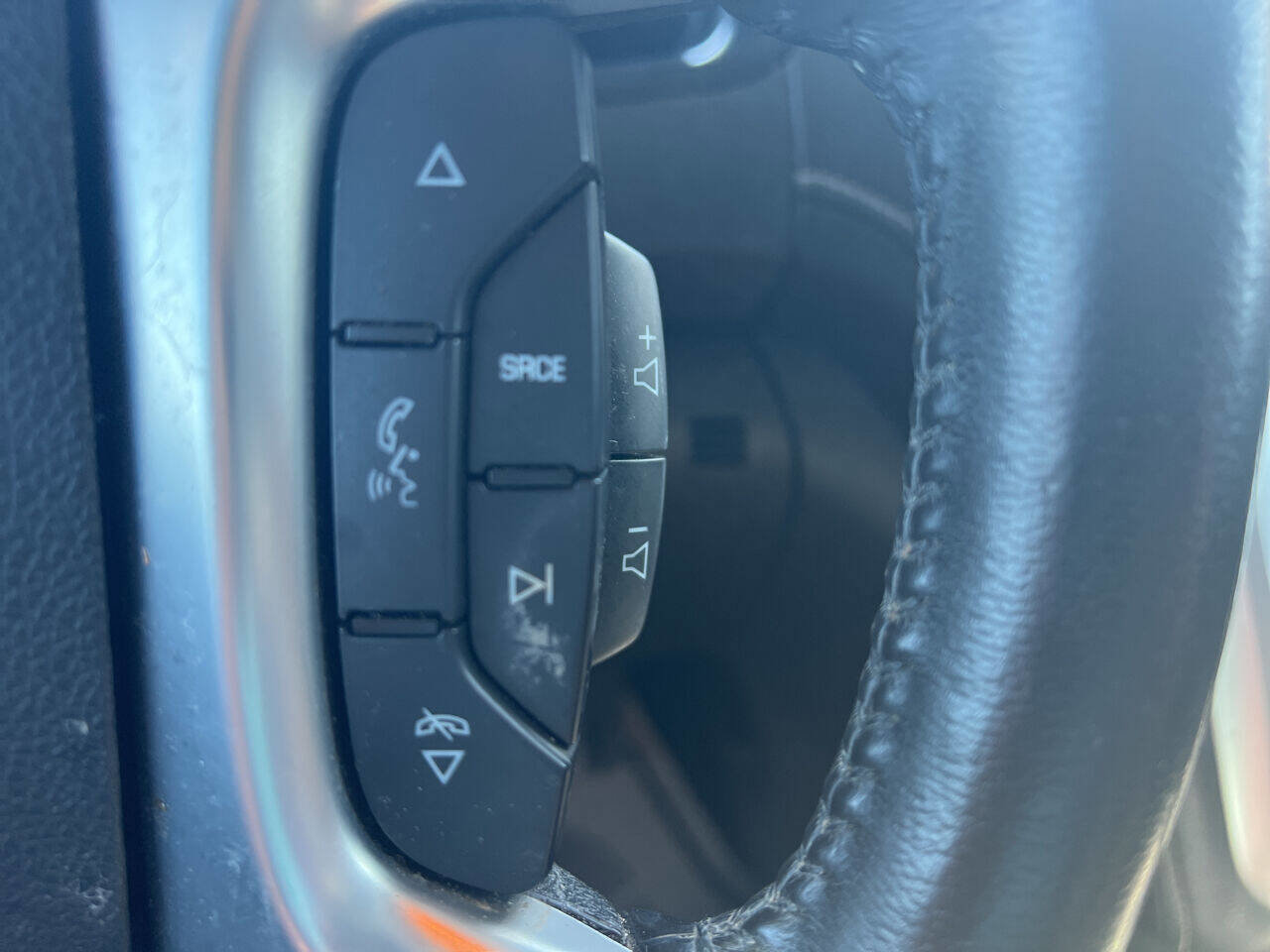 Used 2015 GMC Acadia SLE image 16