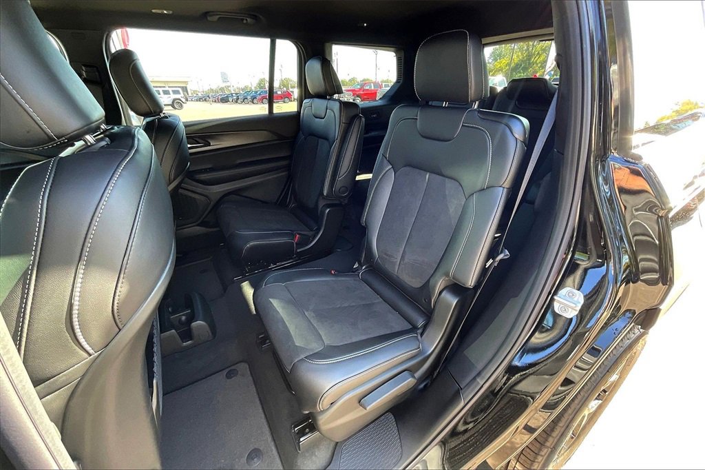 New 2025 Jeep Grand Cherokee L Altitude image 10