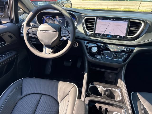New 2027 Chrysler Pacifica Limited w/ Family Tech Group FWD image 12