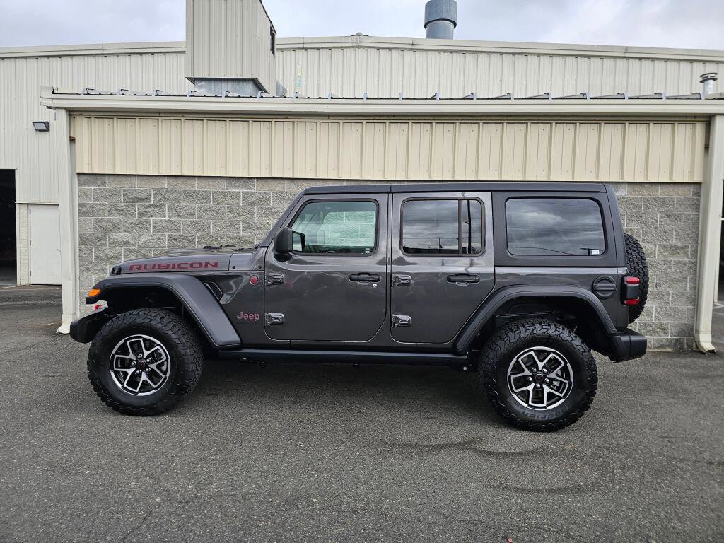 Used 2024 Jeep Wrangler Unlimited Rubicon w/ Safety Group AWD/4WD image 3