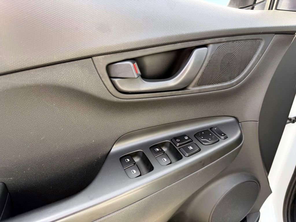 Certified 2023 Hyundai Kona SE w/ Cargo Package image 17