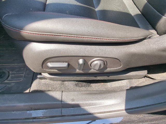 Used 2025 Chevrolet Trax RS w/ Sunroof Package FWD image 11