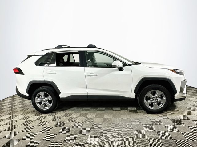 Used 2022 Toyota RAV4 XLE w/ Convenience Package FWD image 2