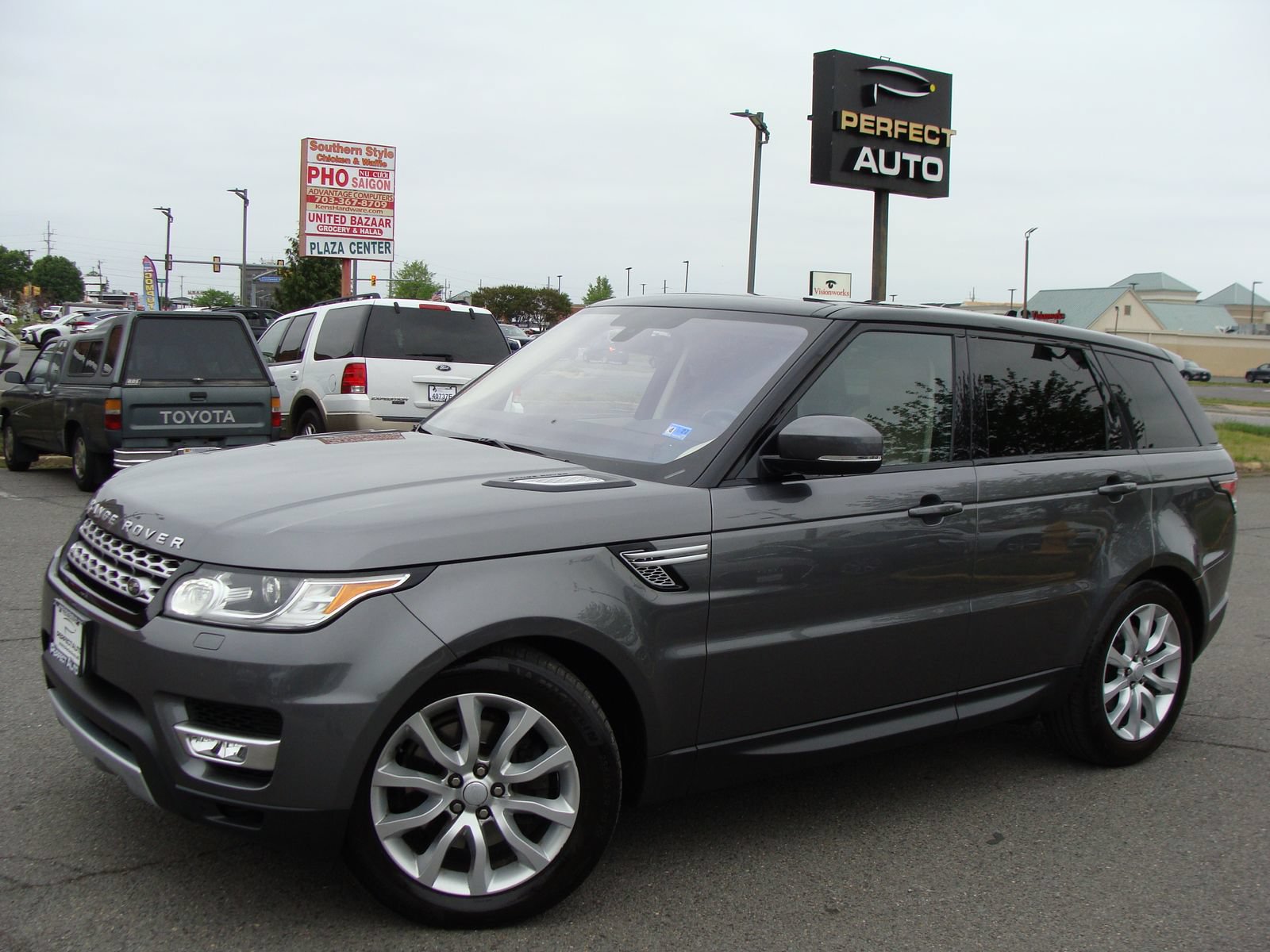 Used 2016 Land Rover Range Rover Sport HSE AWD/4WD image 3