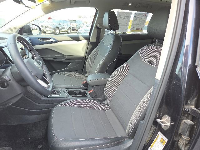 Used 2023 Volkswagen Taos SE w/ Panoramic Sunroof Package FWD image 10