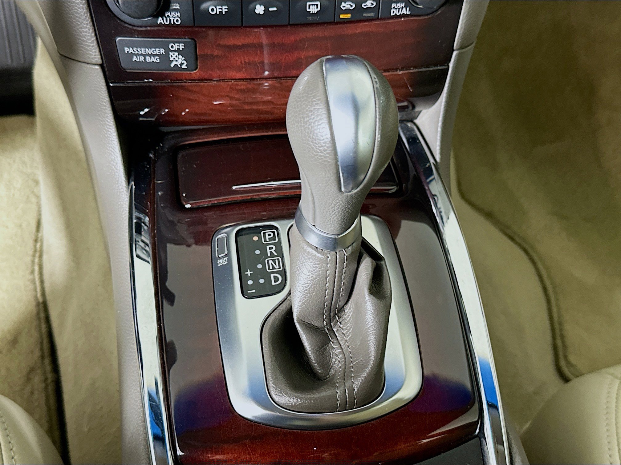 Used 2013 INFINITI G37 Journey w/ Premium Pkg image 25